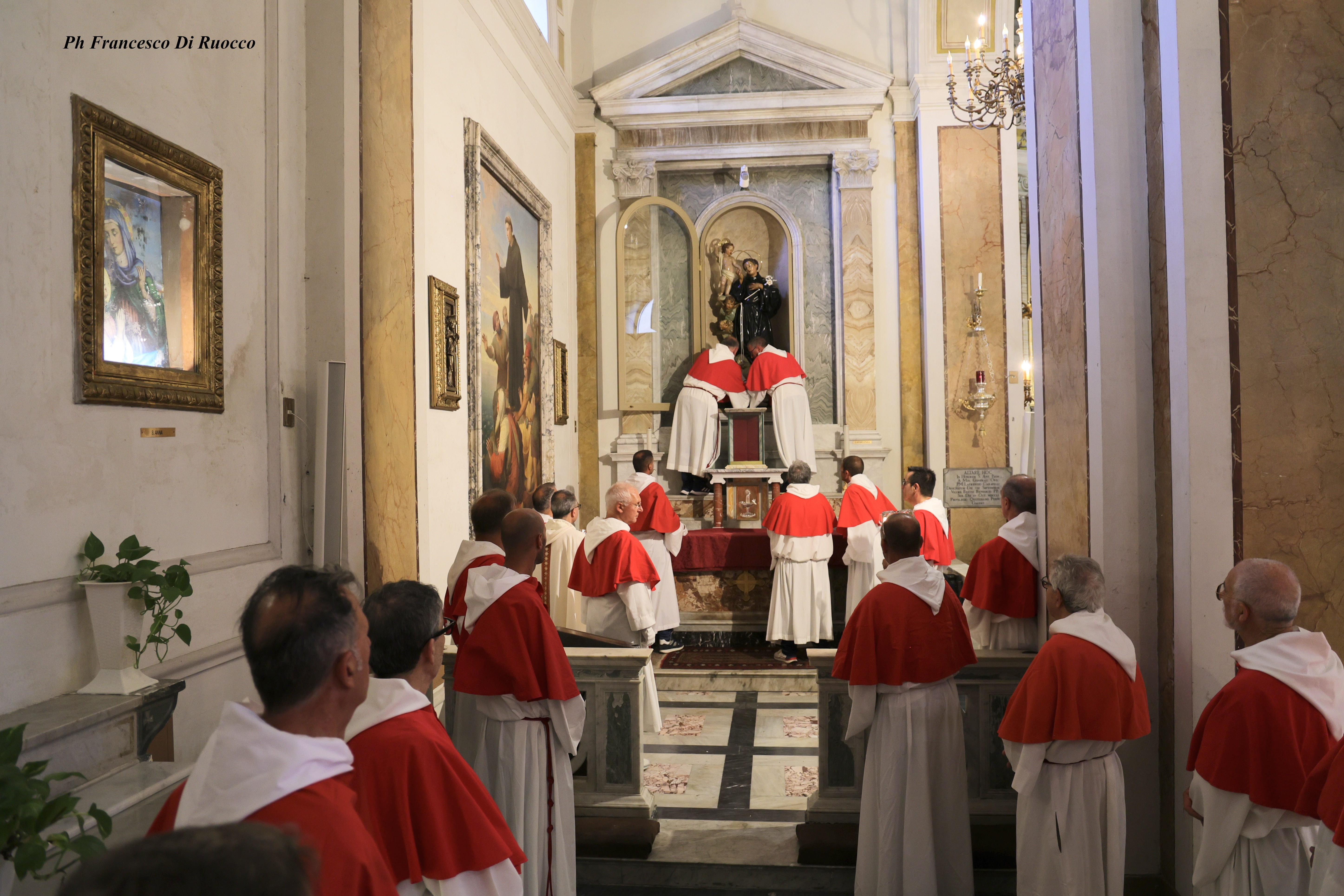 Rito della ricollocazione di Sant'Antonio di Padova nella sua nicchia.